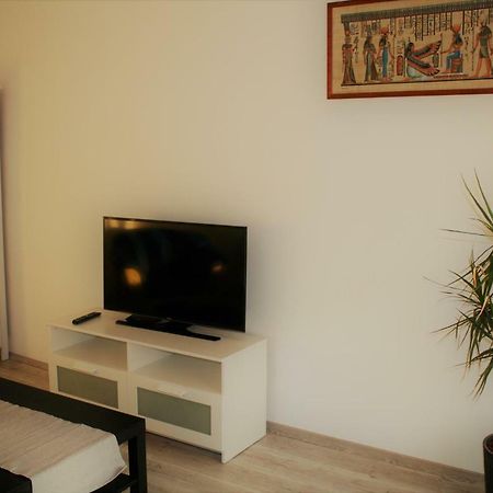 Casa Peterfi - Apartment With 3 Bedrooms And Spacious Living Room เตอร์กู-มูเรช ภายนอก รูปภาพ