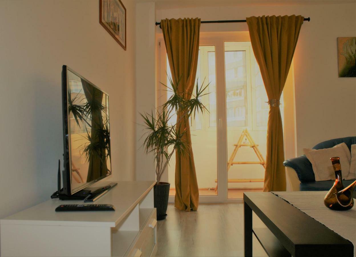 Casa Peterfi - Apartment With 3 Bedrooms And Spacious Living Room เตอร์กู-มูเรช ภายนอก รูปภาพ