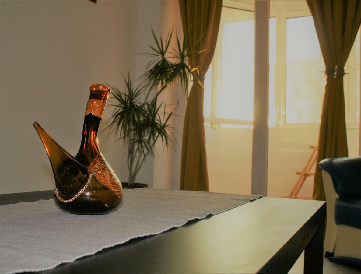 Casa Peterfi - Apartment With 3 Bedrooms And Spacious Living Room เตอร์กู-มูเรช ภายนอก รูปภาพ