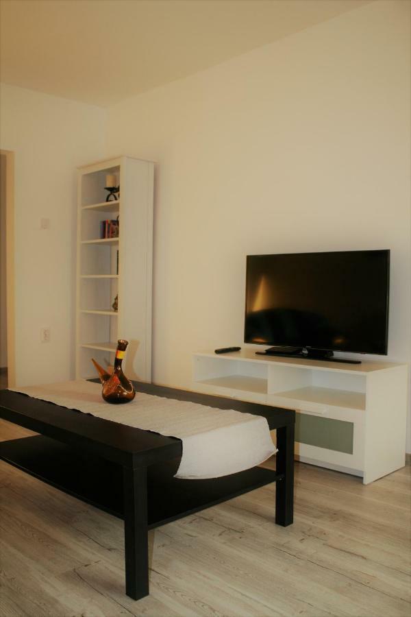 Casa Peterfi - Apartment With 3 Bedrooms And Spacious Living Room เตอร์กู-มูเรช ภายนอก รูปภาพ