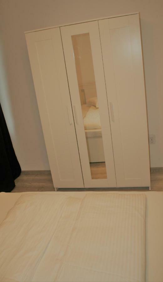 Casa Peterfi - Apartment With 3 Bedrooms And Spacious Living Room เตอร์กู-มูเรช ภายนอก รูปภาพ