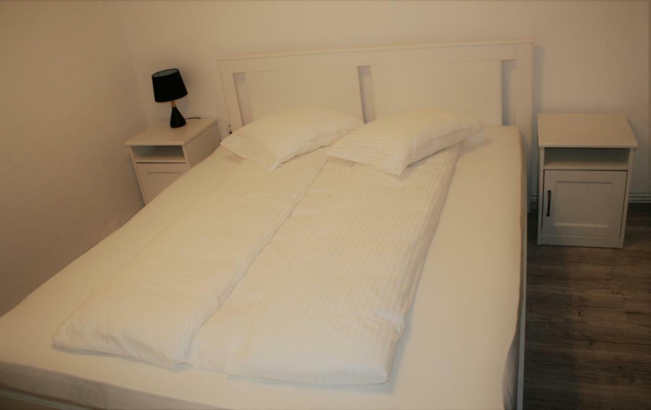 Casa Peterfi - Apartment With 3 Bedrooms And Spacious Living Room เตอร์กู-มูเรช ภายนอก รูปภาพ