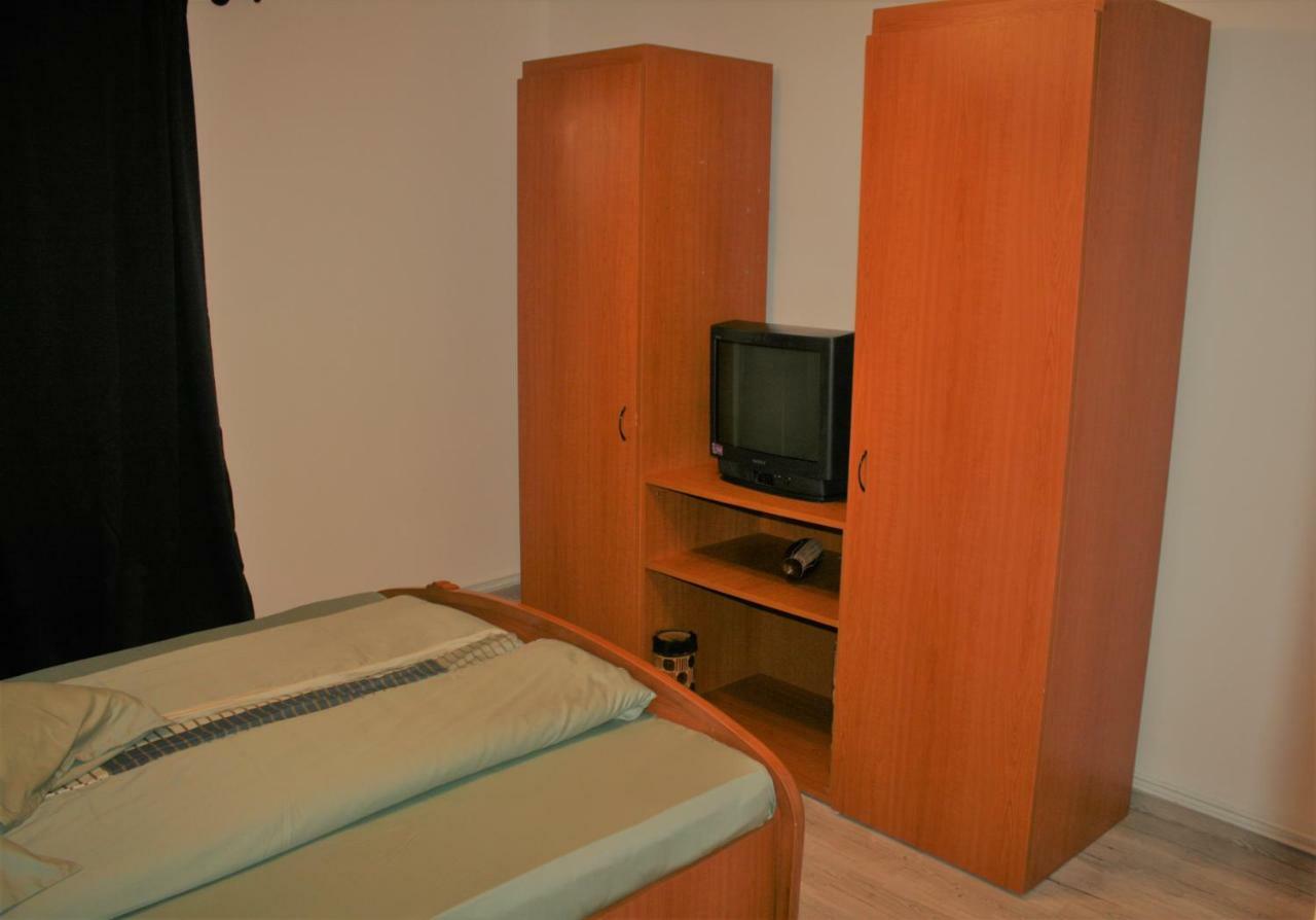 Casa Peterfi - Apartment With 3 Bedrooms And Spacious Living Room เตอร์กู-มูเรช ภายนอก รูปภาพ