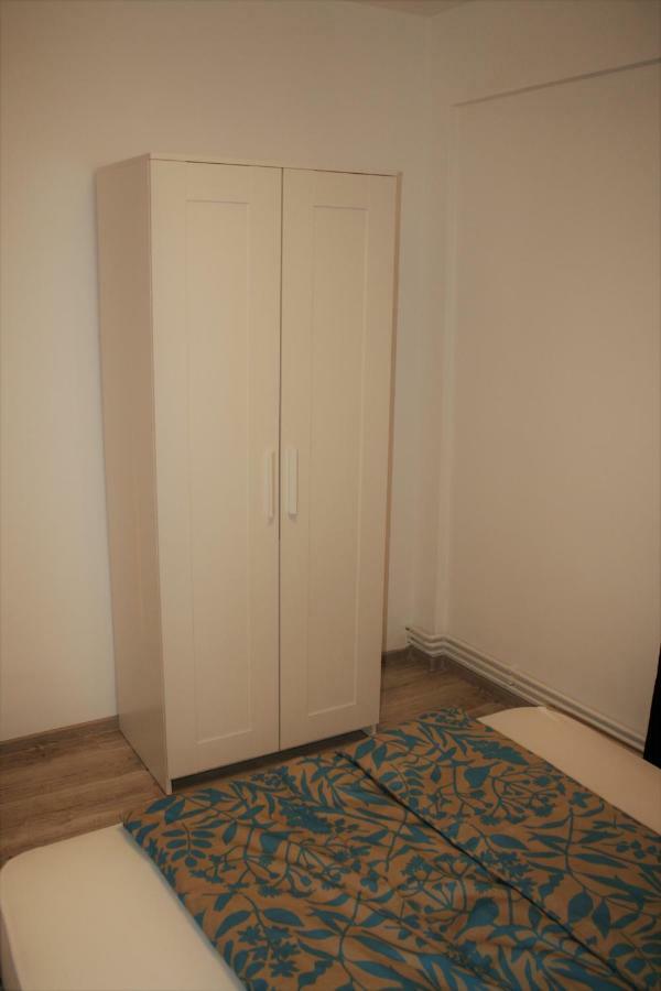 Casa Peterfi - Apartment With 3 Bedrooms And Spacious Living Room เตอร์กู-มูเรช ภายนอก รูปภาพ