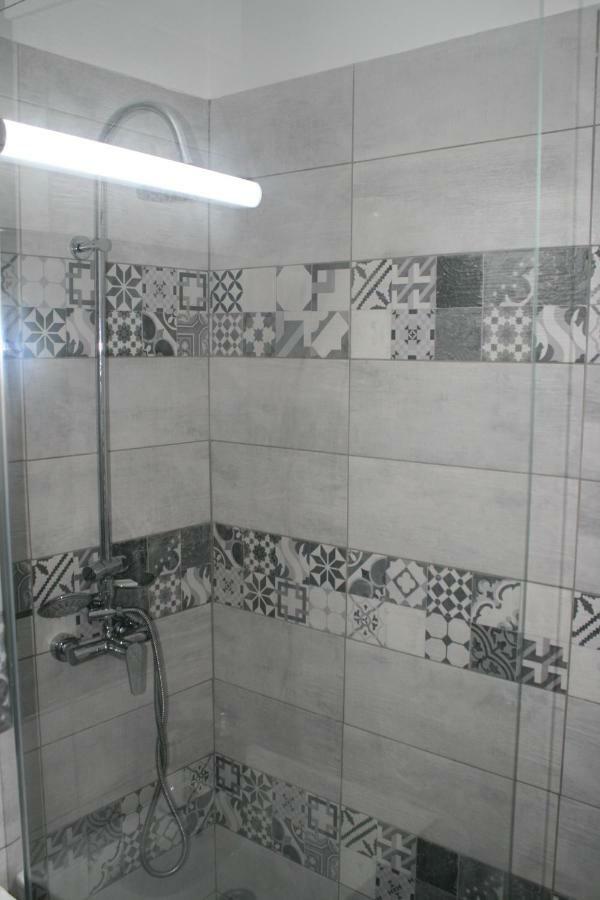 Casa Peterfi - Apartment With 3 Bedrooms And Spacious Living Room เตอร์กู-มูเรช ภายนอก รูปภาพ