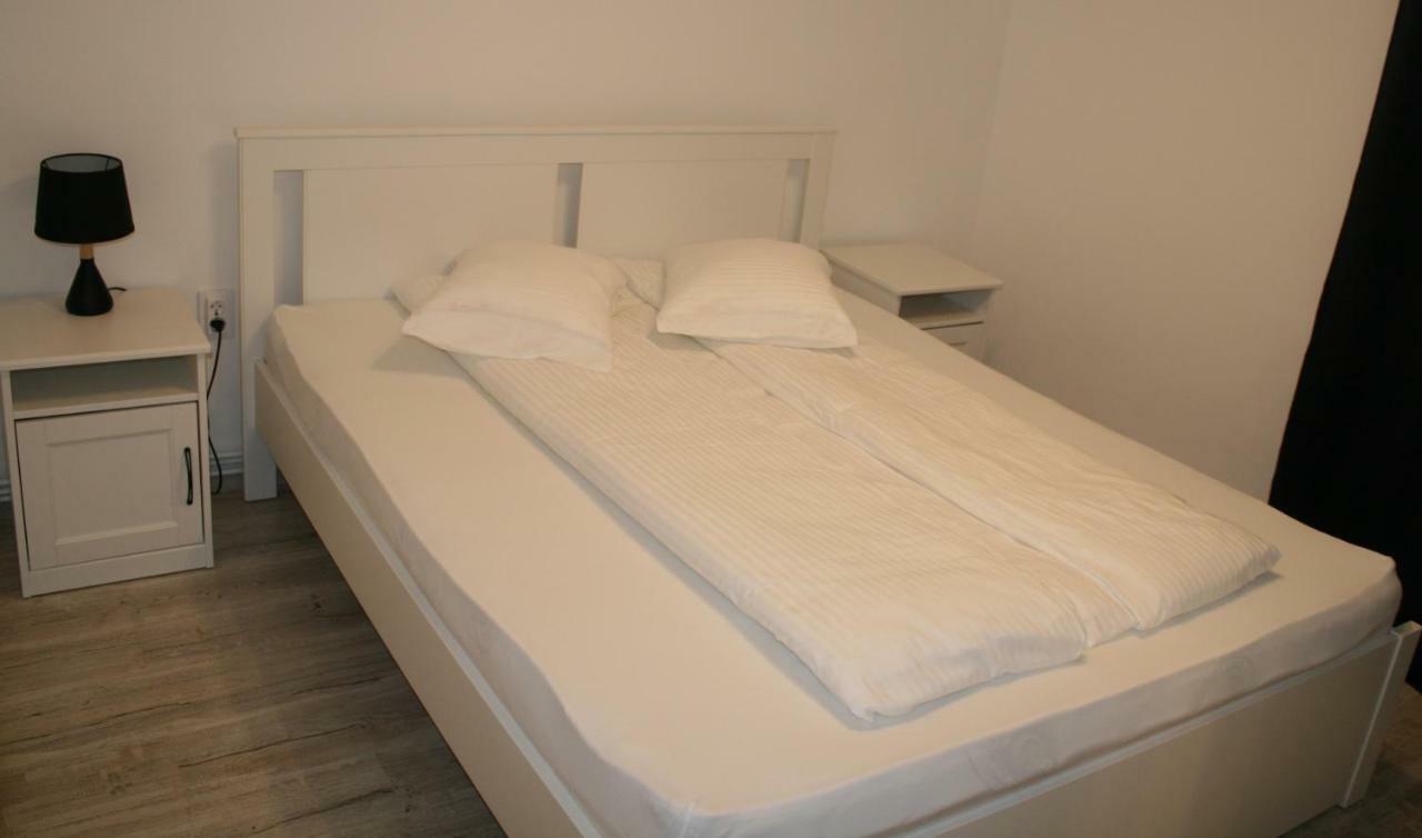 Casa Peterfi - Apartment With 3 Bedrooms And Spacious Living Room เตอร์กู-มูเรช ภายนอก รูปภาพ