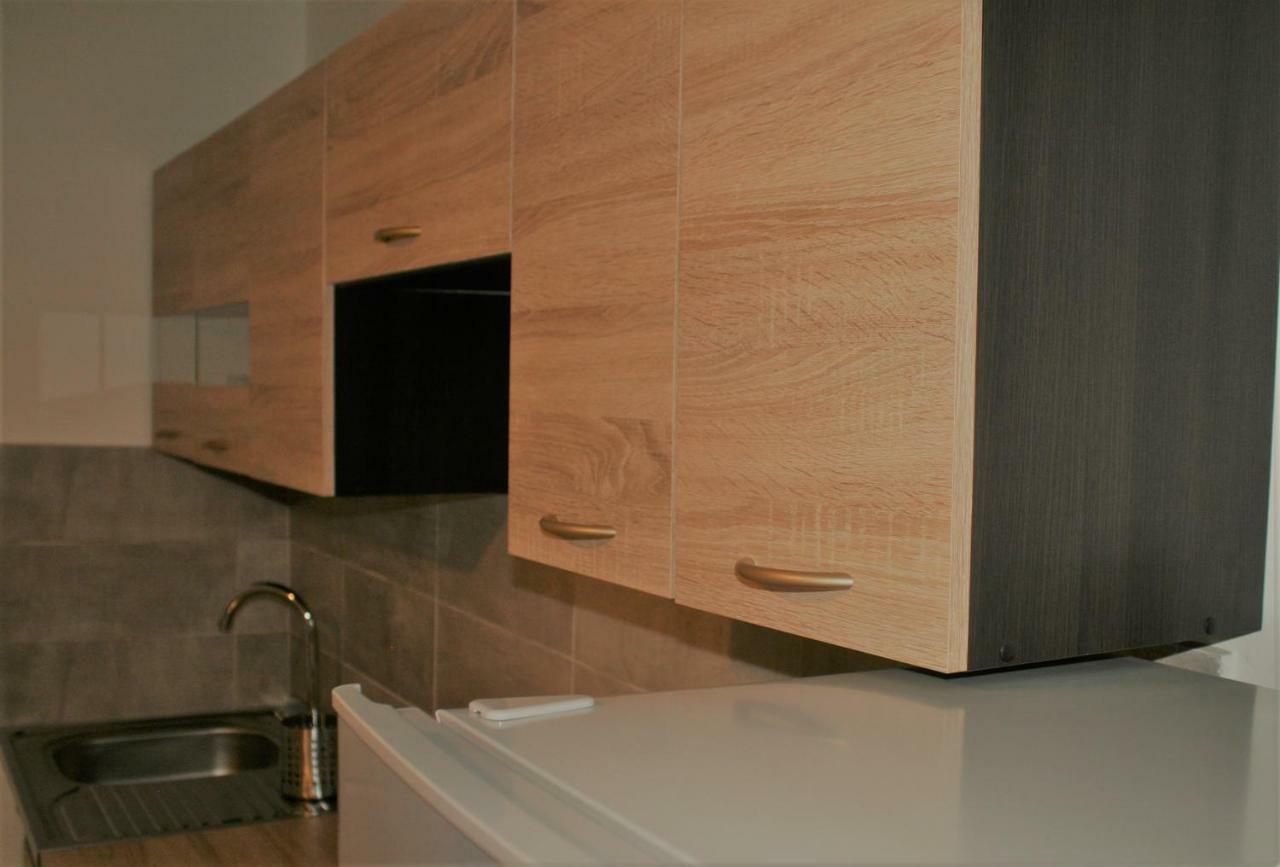 Casa Peterfi - Apartment With 3 Bedrooms And Spacious Living Room เตอร์กู-มูเรช ภายนอก รูปภาพ