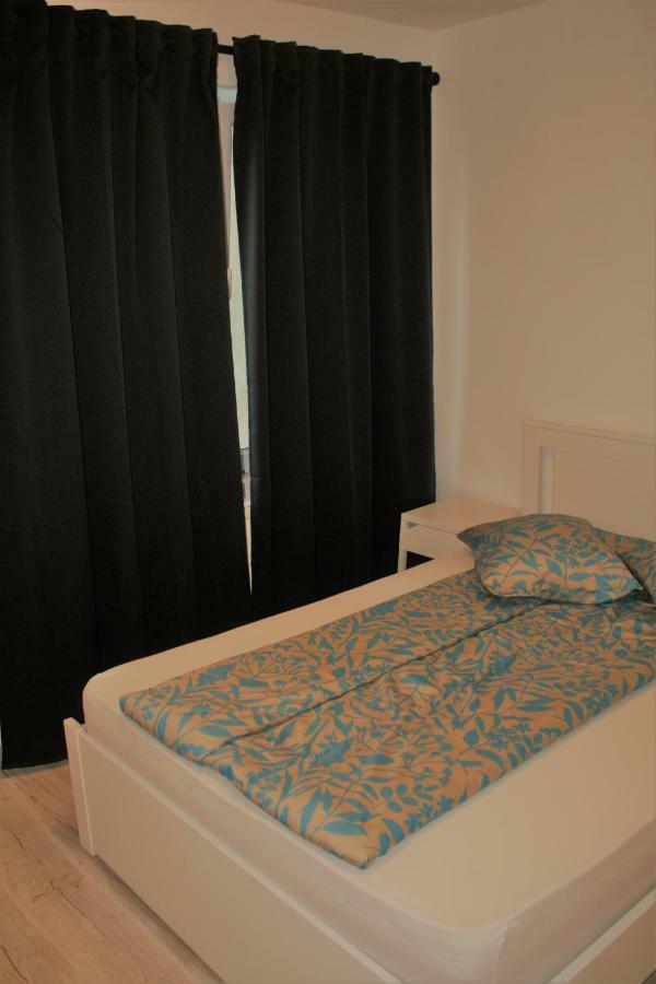 Casa Peterfi - Apartment With 3 Bedrooms And Spacious Living Room เตอร์กู-มูเรช ภายนอก รูปภาพ