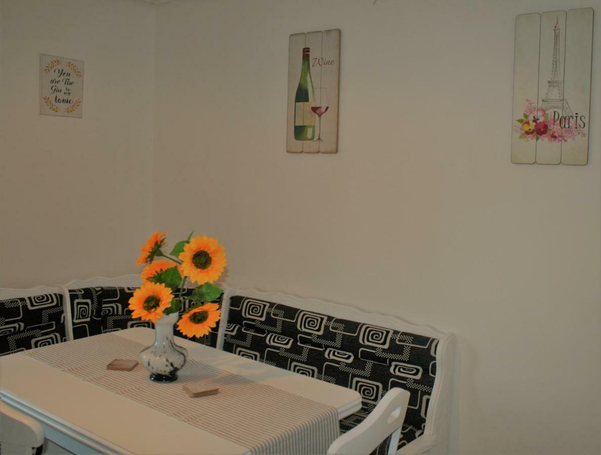 Casa Peterfi - Apartment With 3 Bedrooms And Spacious Living Room เตอร์กู-มูเรช ภายนอก รูปภาพ
